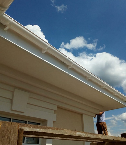 Rain gutters, Series Lux, Color Ice cream<br>RAL 9003 - 1